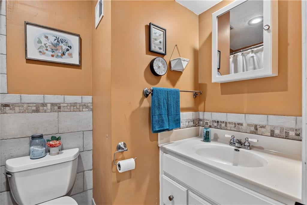 Photo 13 of 26 - 22195 Dunn Drive, Spring Hill, KS 66083