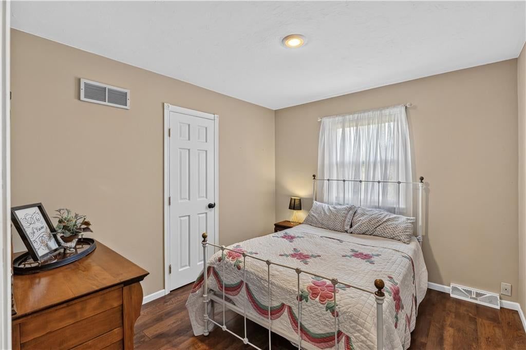 Photo 14 of 26 - 22195 Dunn Drive, Spring Hill, KS 66083