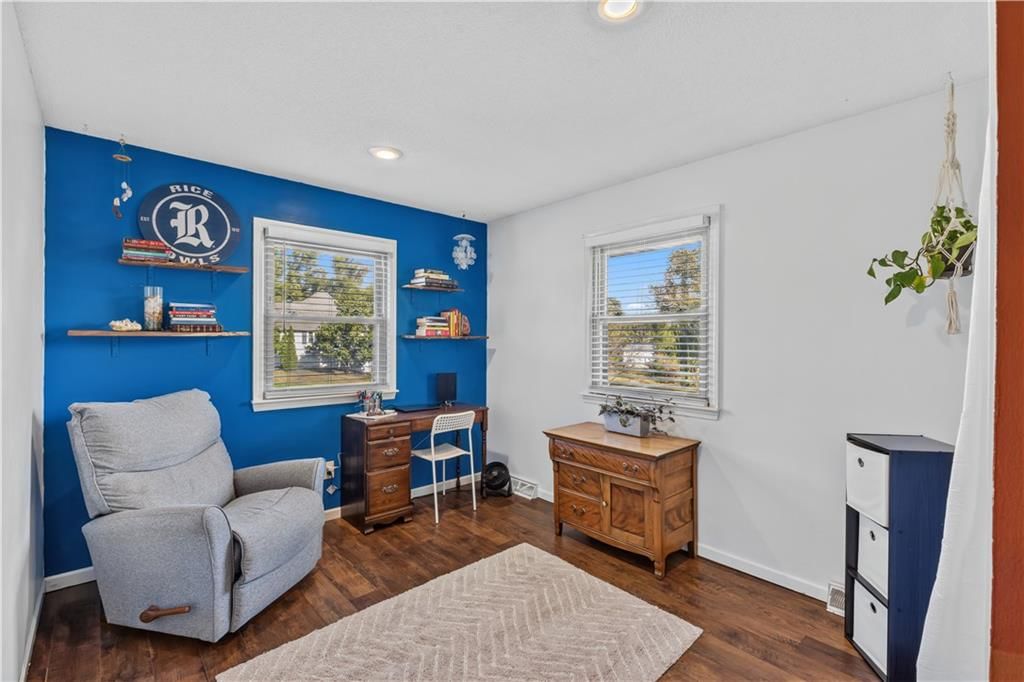 Photo 15 of 26 - 22195 Dunn Drive, Spring Hill, KS 66083