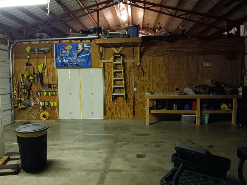 Photo 22 of 26 - 22195 Dunn Drive, Spring Hill, KS 66083