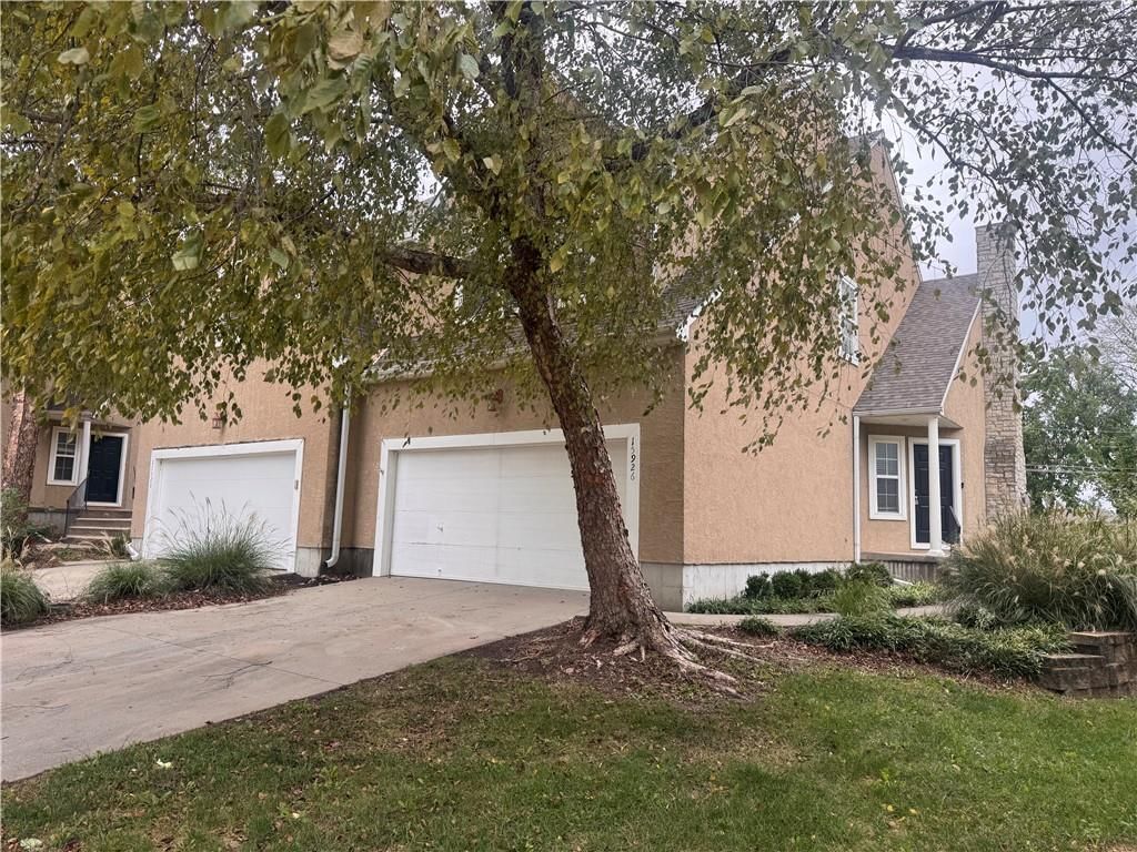 15928 W 91st Terrace, Lenexa, KS