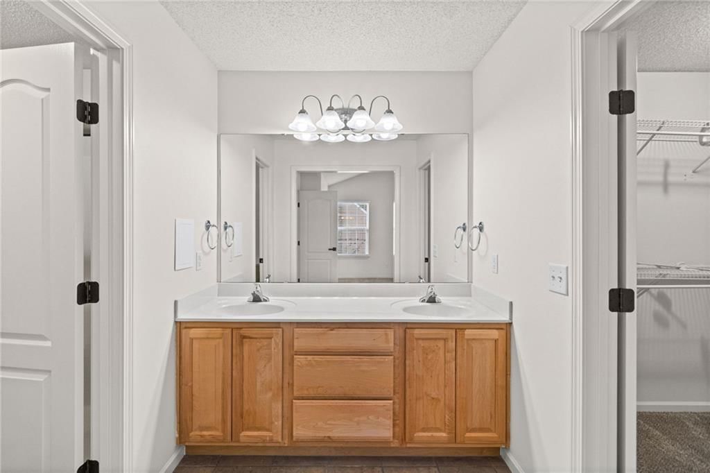 Photo 13 of 23 - 15928 W 91st Terrace, Lenexa, KS 66219