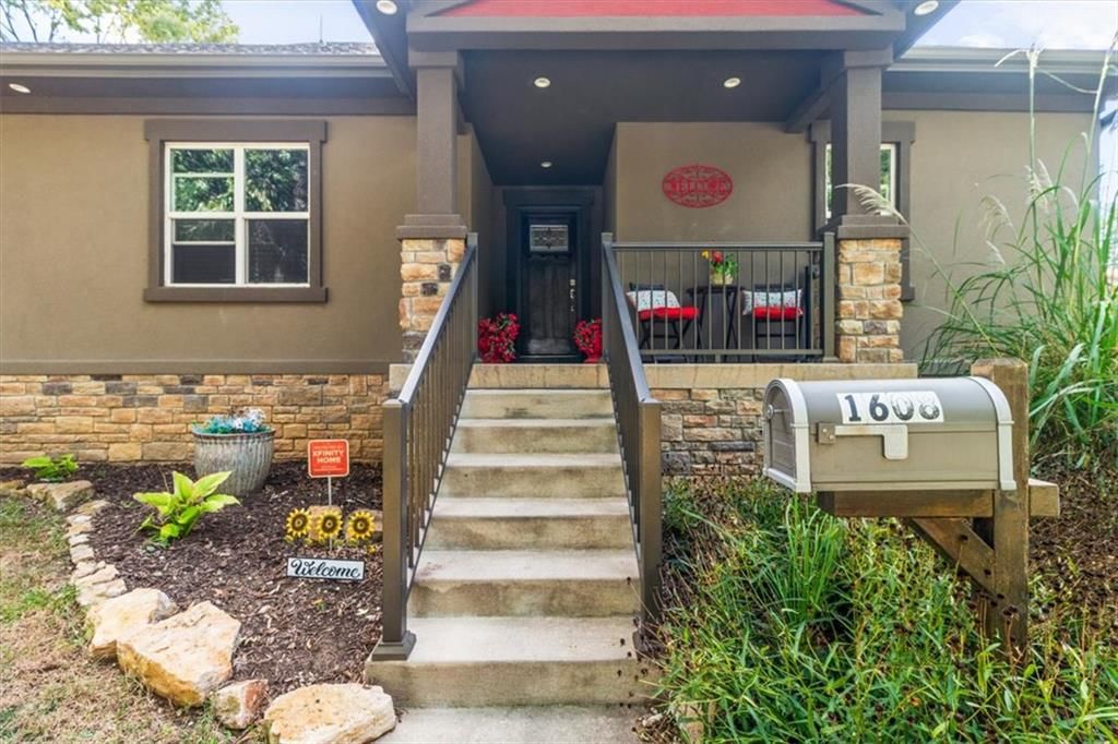1608 Smith Street, Blue Springs, MO: listing photo 3