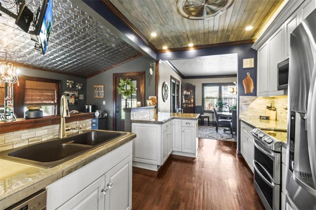 Open floor plan at 1608 Smith Street, Blue Springs, MO 64015
