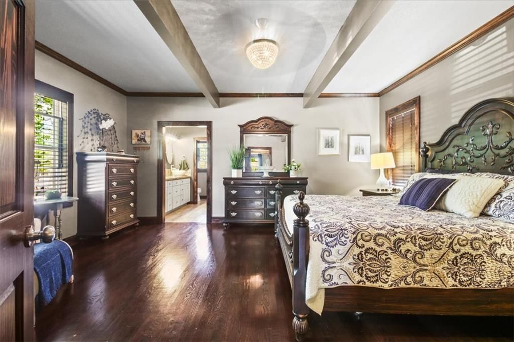 Ceiling beams at 1608 Smith Street, Blue Springs, MO 64015