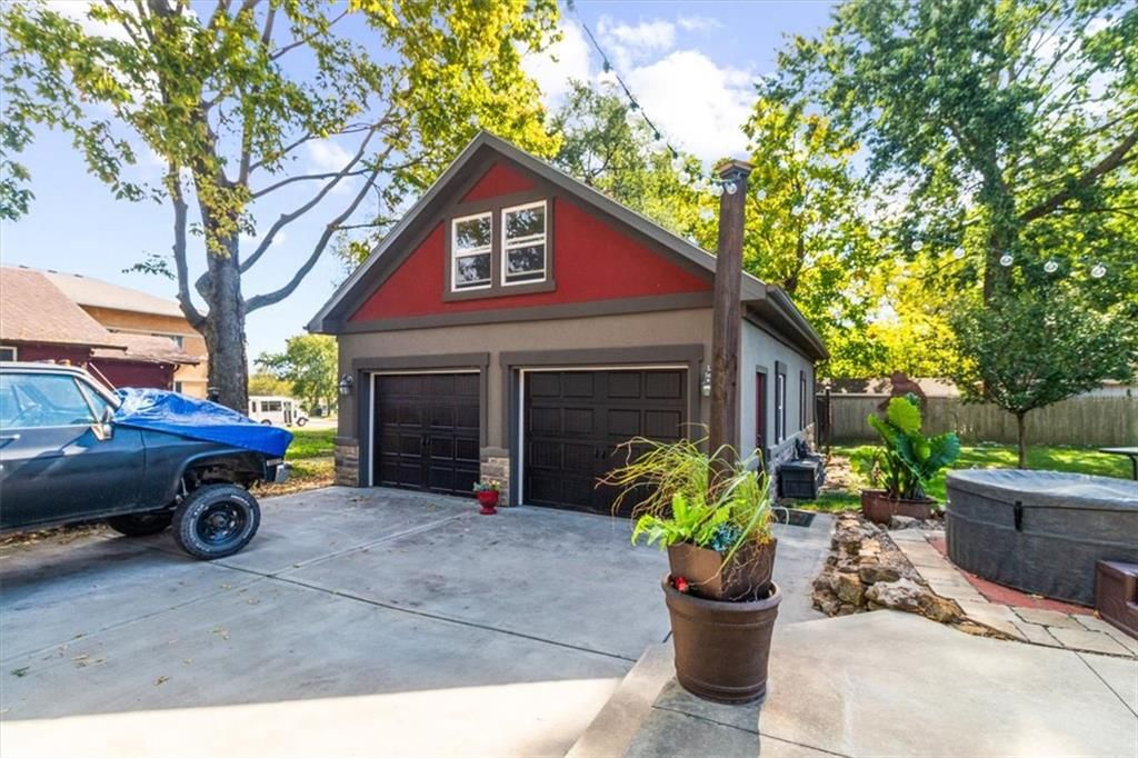 Concrete driveway at 1608 Smith Street, Blue Springs, MO 64015