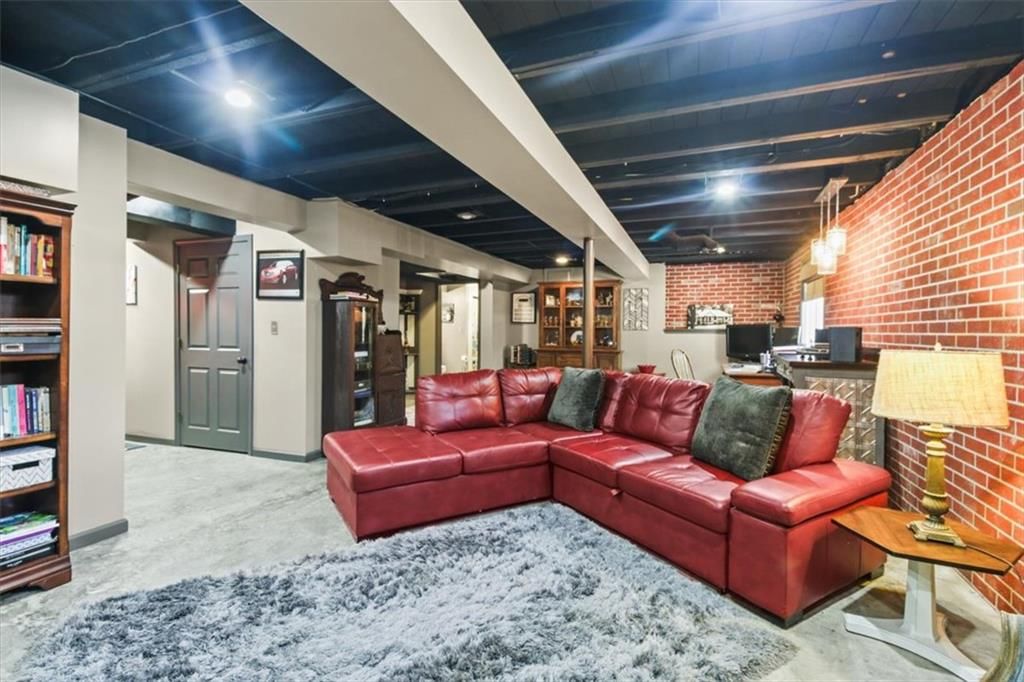Finished basement, exposed brick wall and wet bar at 1608 Smith Street, Blue Springs, MO 64015
