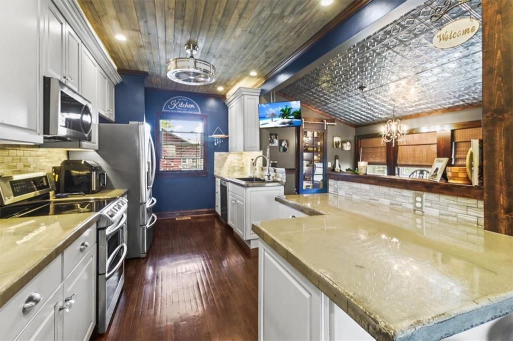 Photo 10 of 30 - 1608 Smith Street, Blue Springs, MO 64015