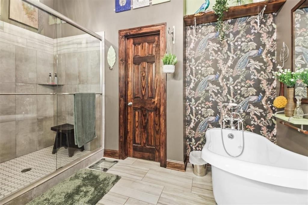 Freestanding tub and accent wall at 1608 Smith Street, Blue Springs, MO 64015
