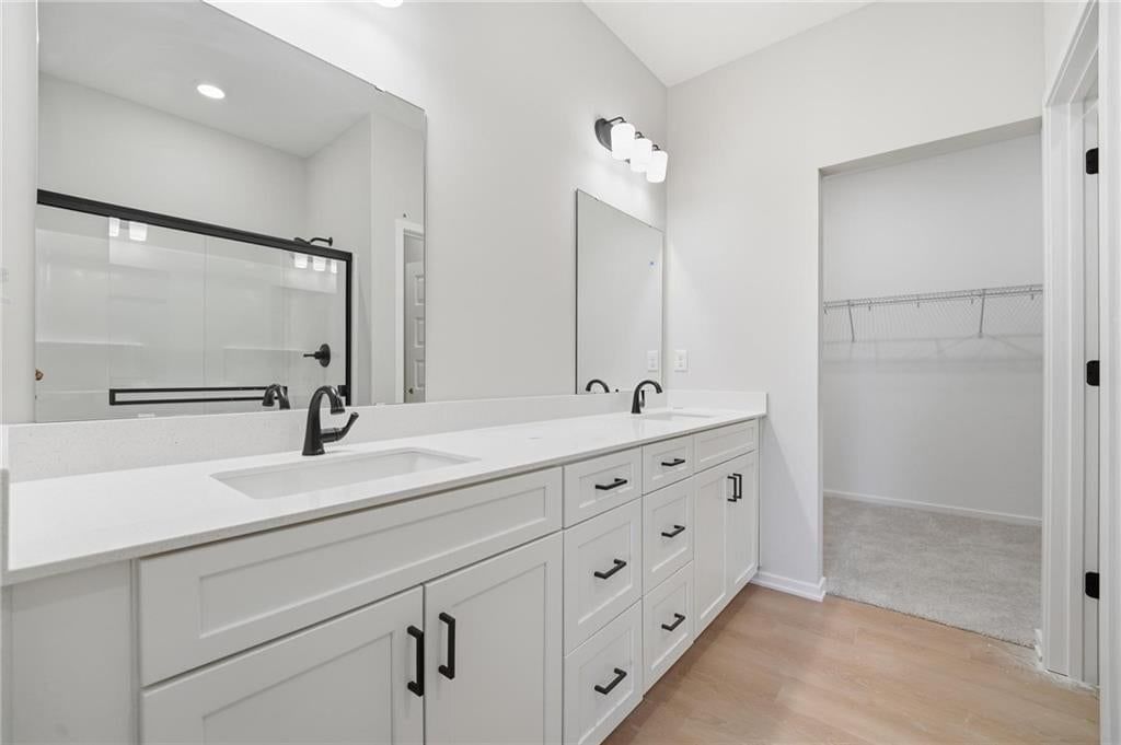 Double vanity at 1600 SW 9th Street, Oak Grove, MO 64075