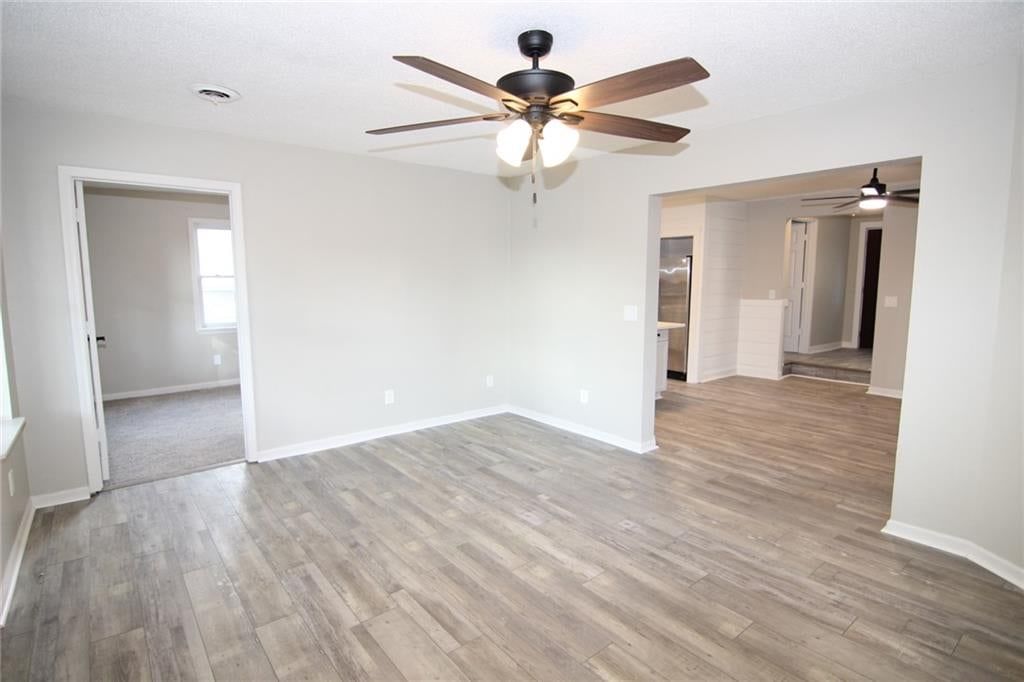 Photo 4 of 16 - 5638 Miami Avenue, Kansas City, KS 66106