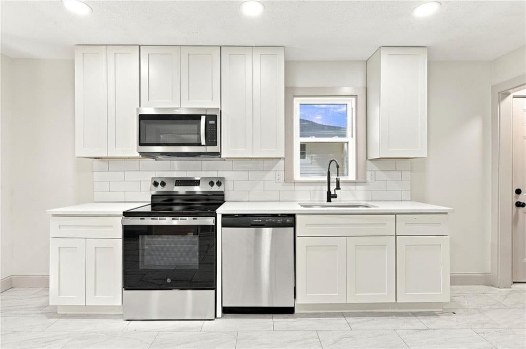 Photo 4 of 22 - 4411 Springfield Street, Kansas City, KS 66103
