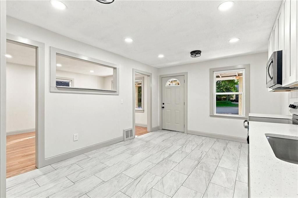 Photo 7 of 22 - 4411 Springfield Street, Kansas City, KS 66103