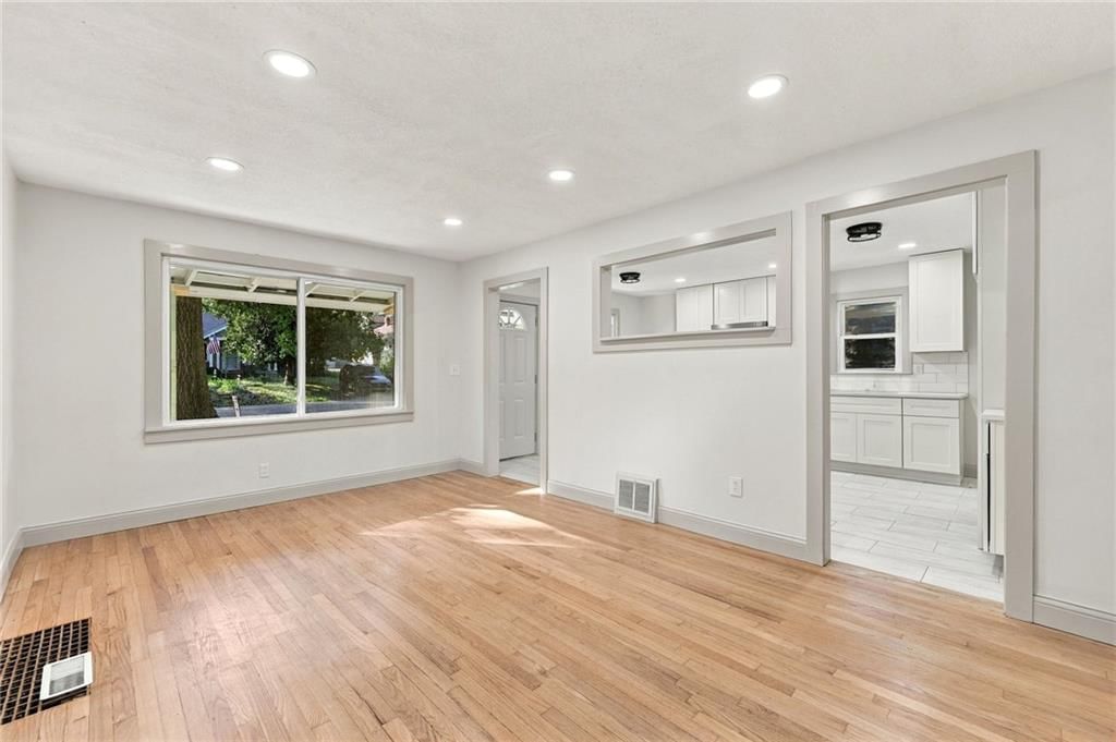 Photo 11 of 22 - 4411 Springfield Street, Kansas City, KS 66103