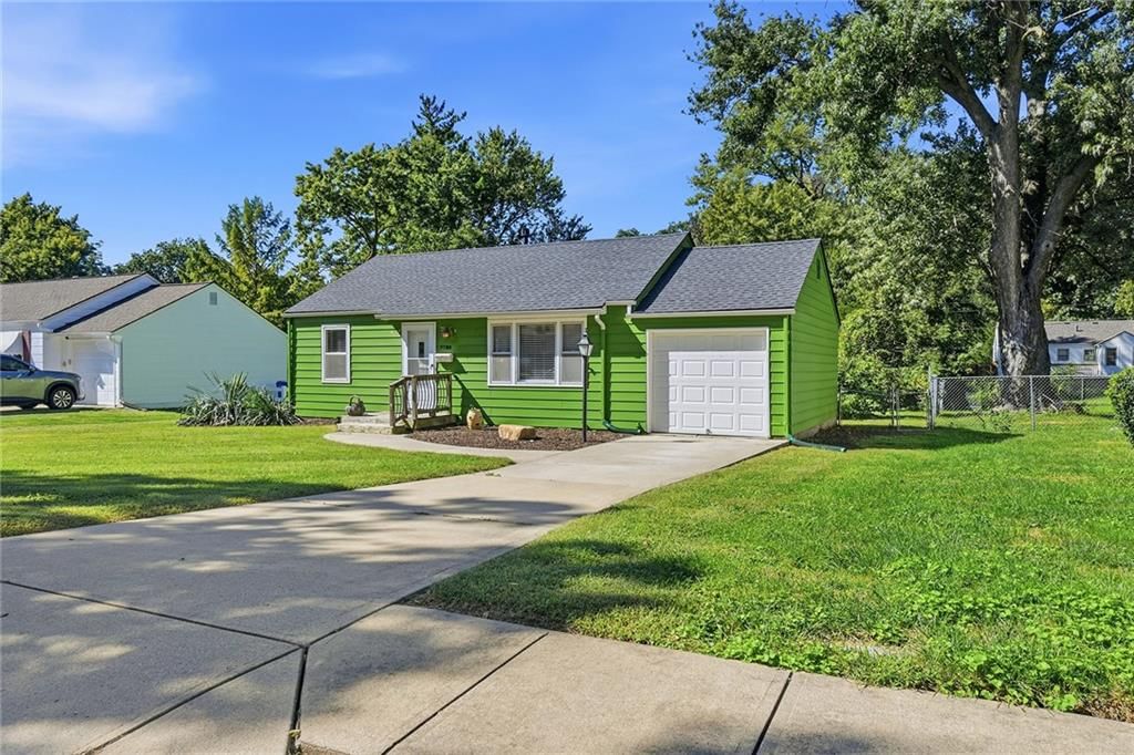 7728 Newton Street, Overland Park, KS: listing photo 2