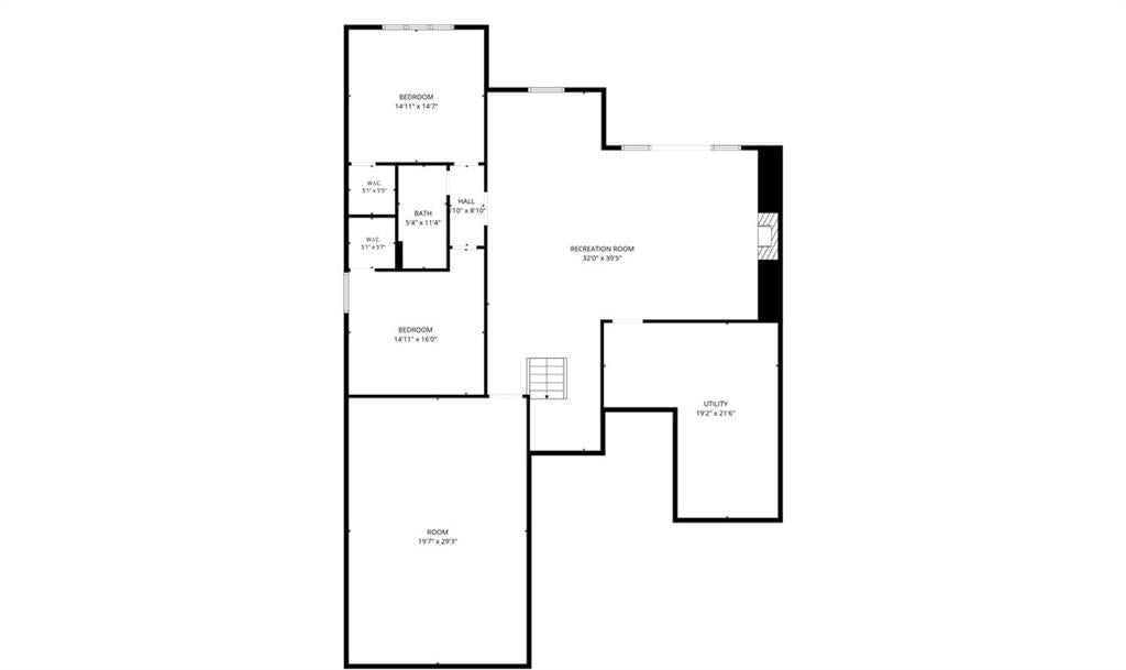 Main-floor primary bedroom at 121 Teton Ridge, Lake Winnebago, MO 64034