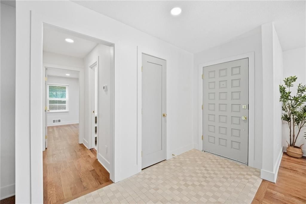 7206 W 101st Terrace, Overland Park, KS: listing photo 3