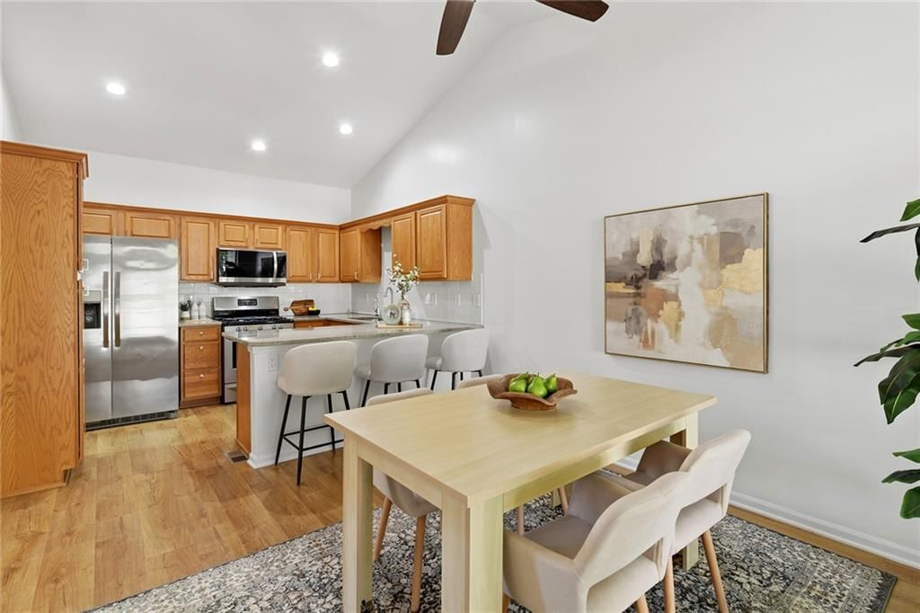 18665 W 158th Terrace, Olathe, KS: listing photo 3