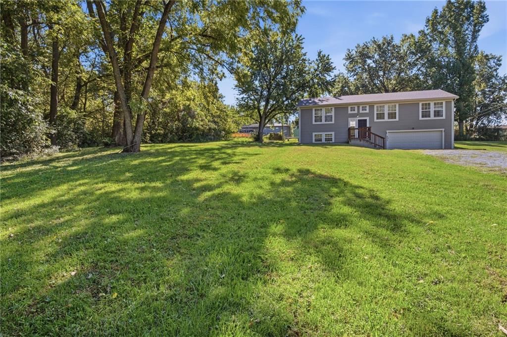 Mature trees and flat lot at 913 Susquehanna Ridge, Independence, MO 64056