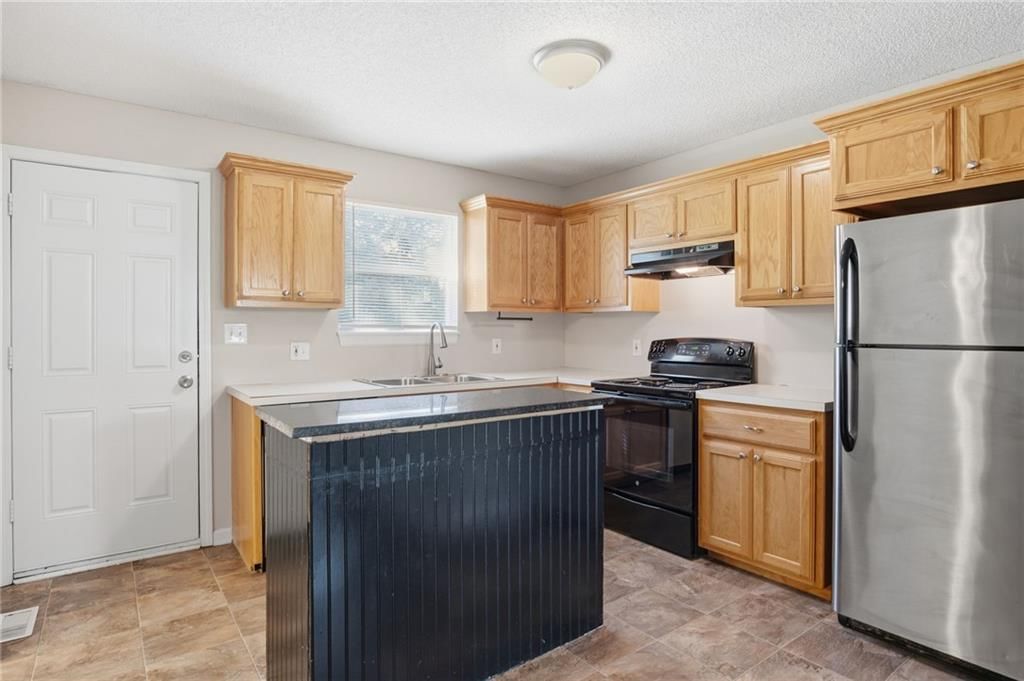 Photo 6 of 30 - 913 Susquehanna Ridge, Independence, MO 64056
