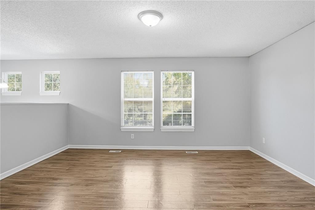 Open floor plan at 913 Susquehanna Ridge, Independence, MO 64056