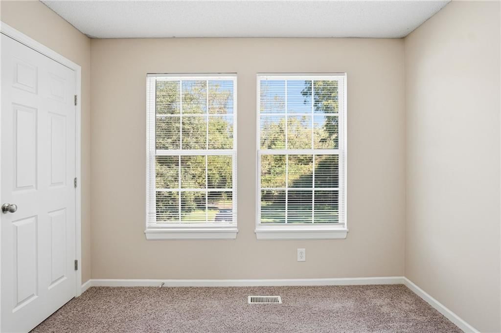 Photo 11 of 30 - 913 Susquehanna Ridge, Independence, MO 64056