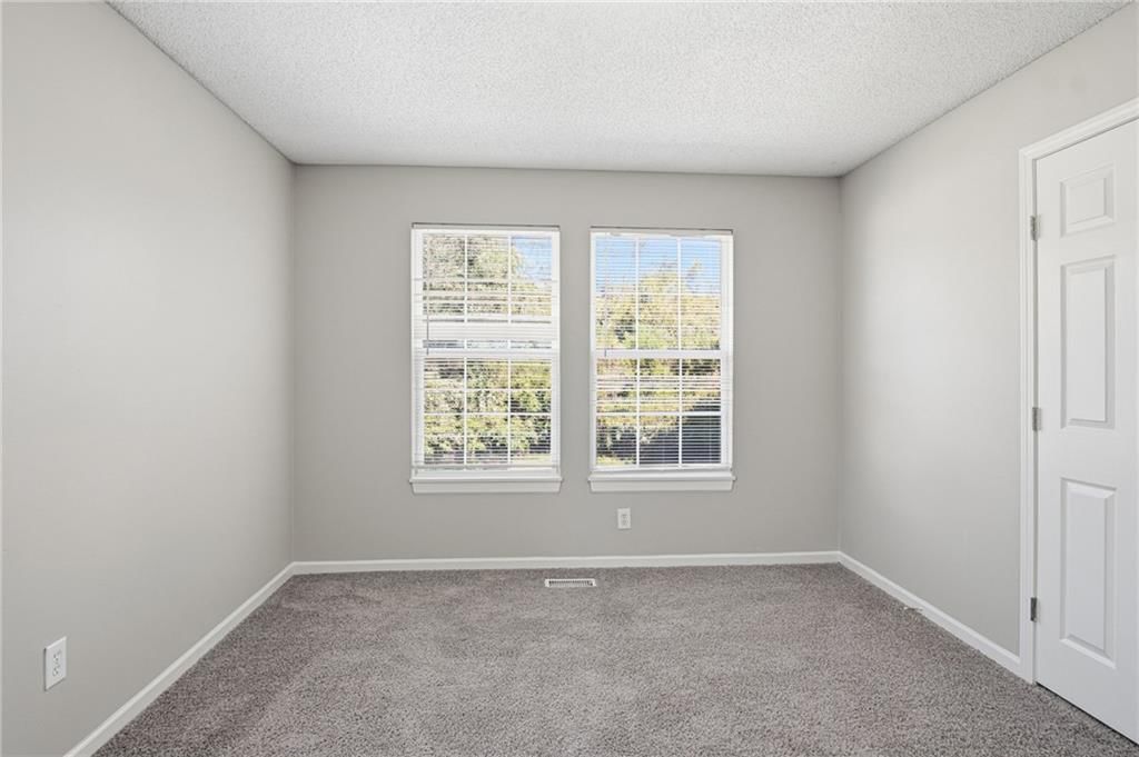 Photo 13 of 30 - 913 Susquehanna Ridge, Independence, MO 64056