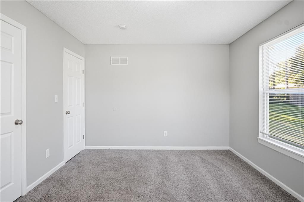 Photo 14 of 30 - 913 Susquehanna Ridge, Independence, MO 64056