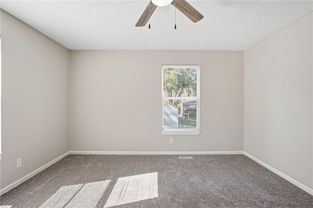 Photo 15 of 30 - 913 Susquehanna Ridge, Independence, MO 64056
