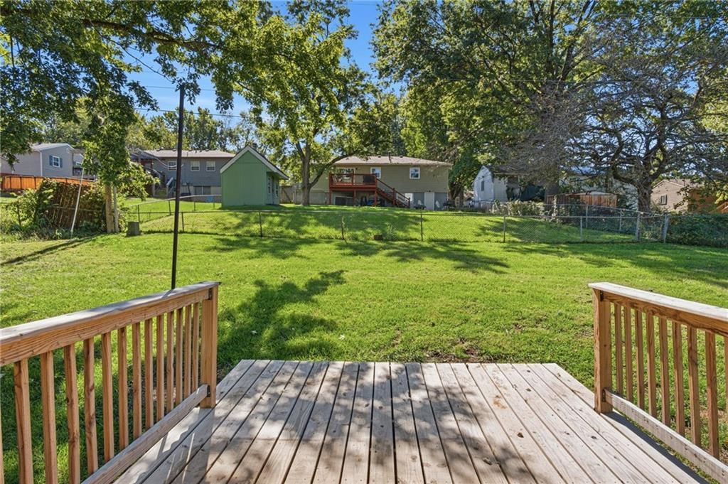 Deck and fenced yard at 913 Susquehanna Ridge, Independence, MO 64056