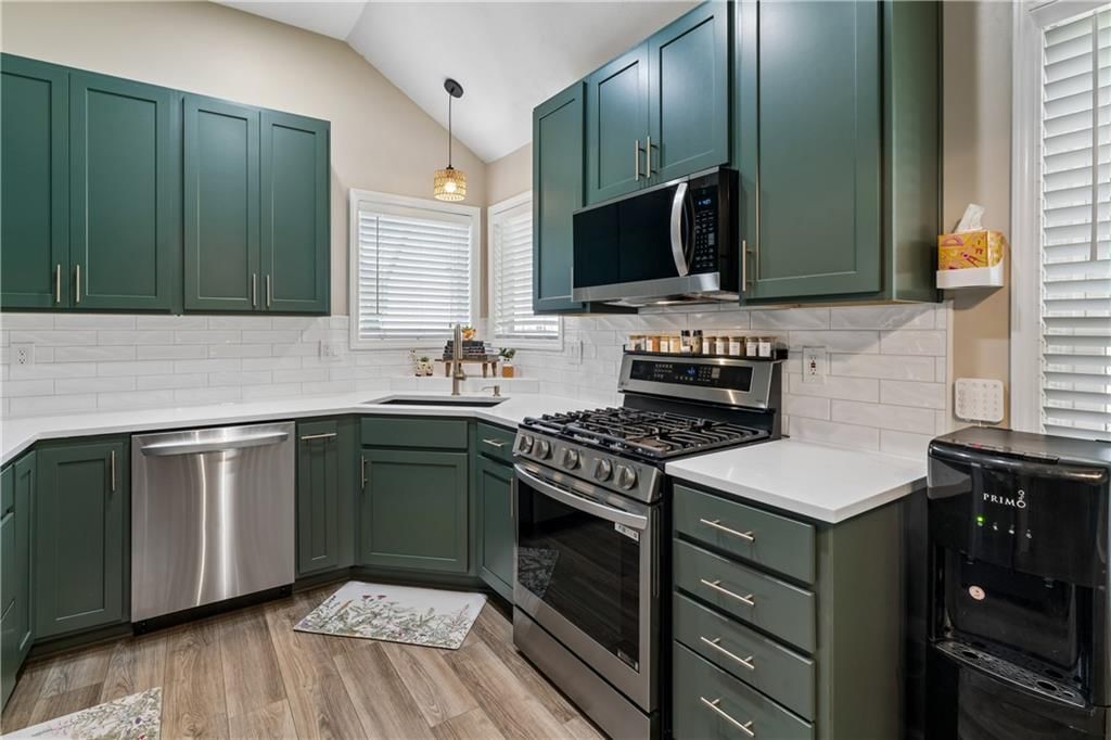 15785 S Locust Street, Olathe, KS: listing photo 2