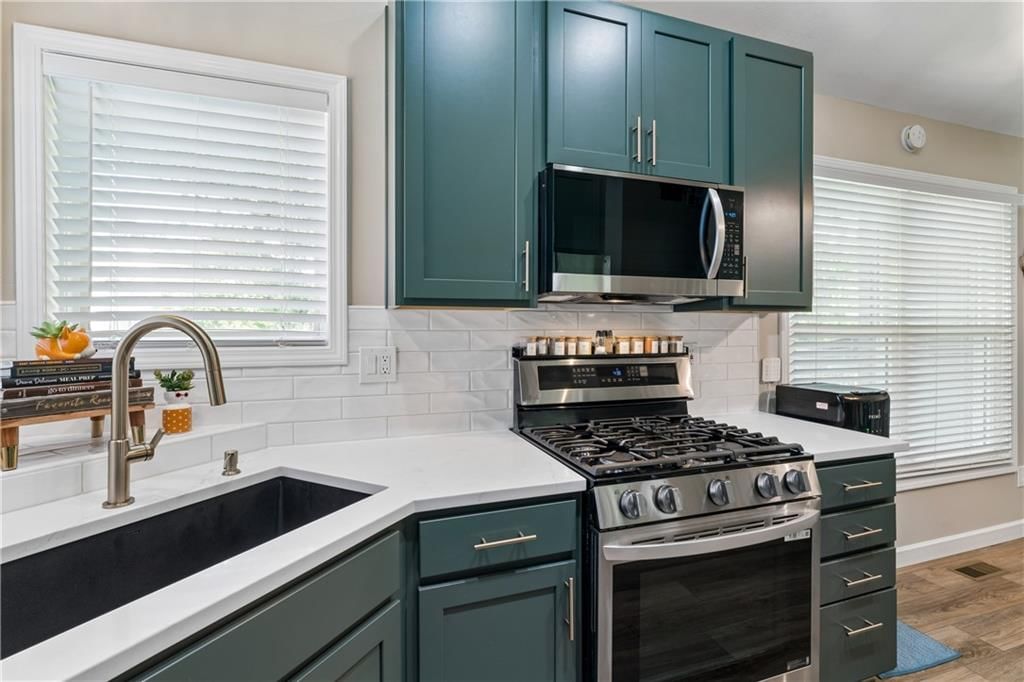 15785 S Locust Street, Olathe, KS: listing photo 3