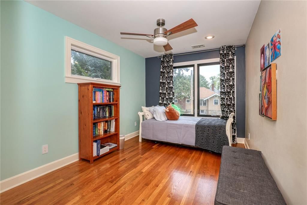 Accent wall at 1600 W 51st Street, Kansas City, MO 64112