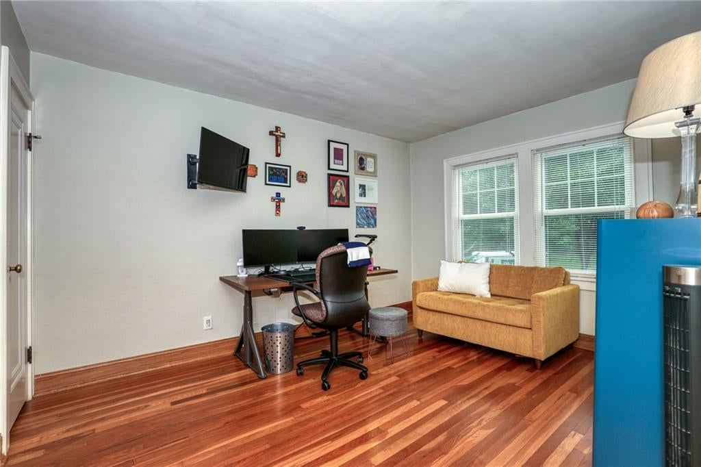 Home office at 1600 W 51st Street, Kansas City, MO 64112