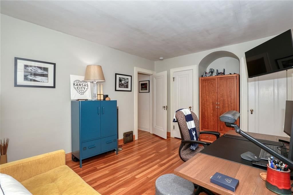Photo 16 of 34 - 1600 W 51st Street, Kansas City, MO 64112