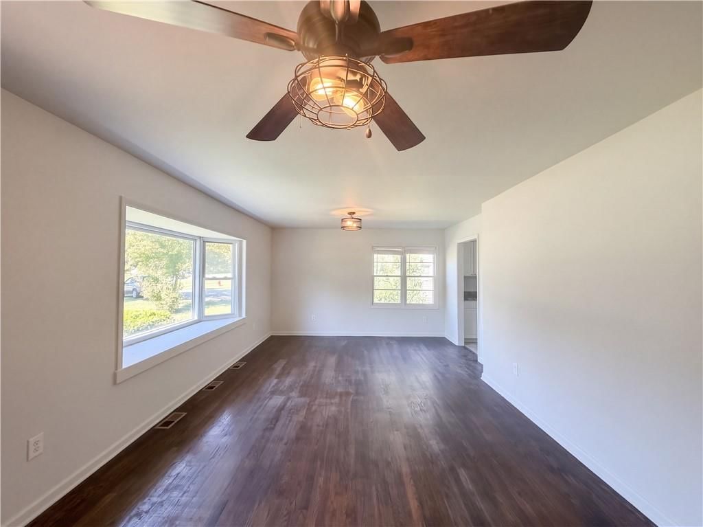 21809 S Peculiar Drive, Peculiar, MO: listing photo 3