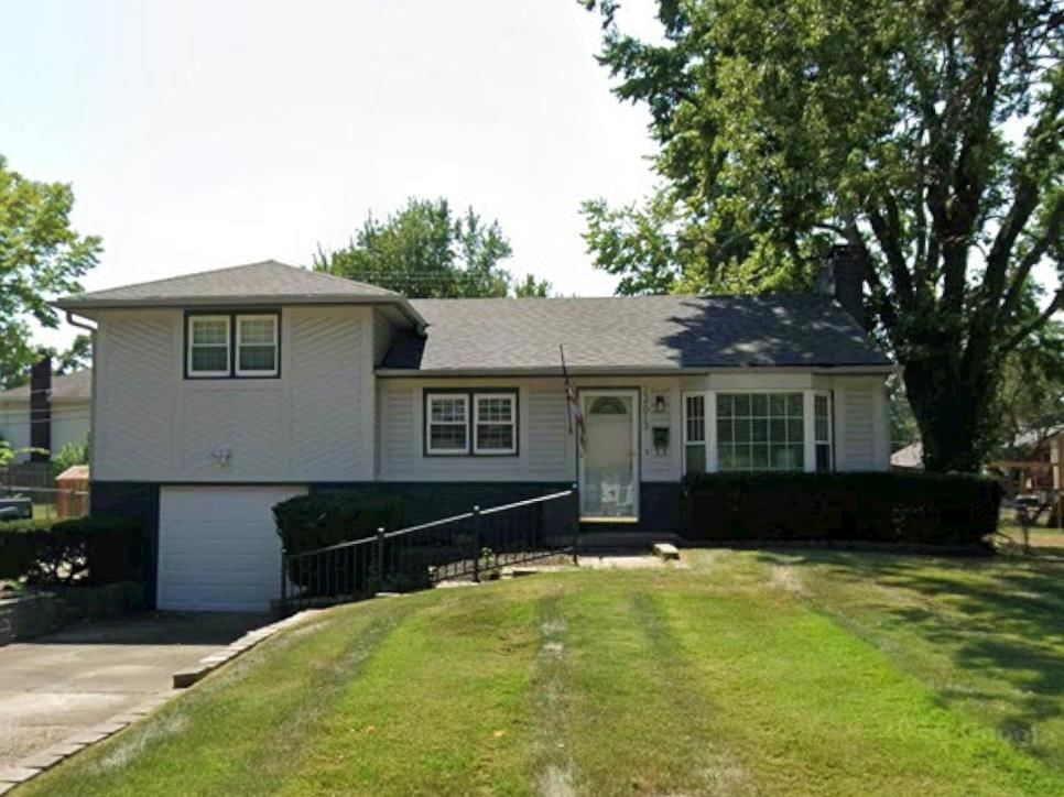 13613 W 90th Place, Lenexa, KS