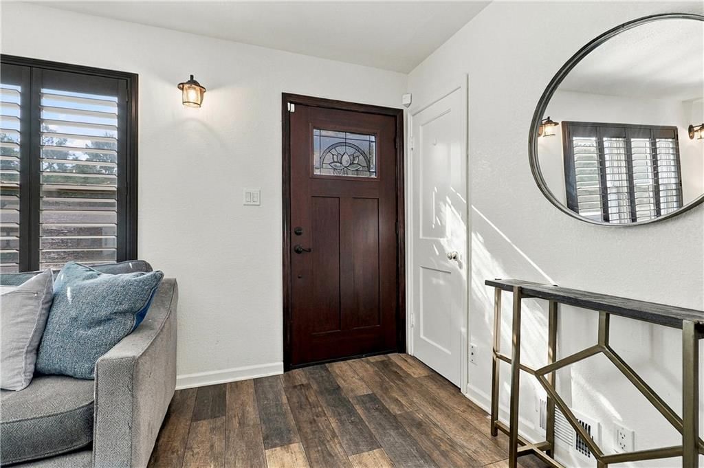 Photo 4 of 33 - 9604 E 69th Street, Raytown, MO 64133