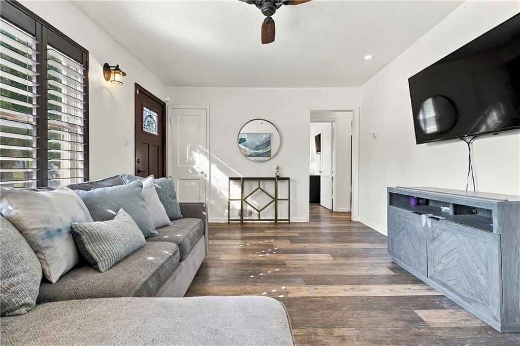 Photo 6 of 33 - 9604 E 69th Street, Raytown, MO 64133
