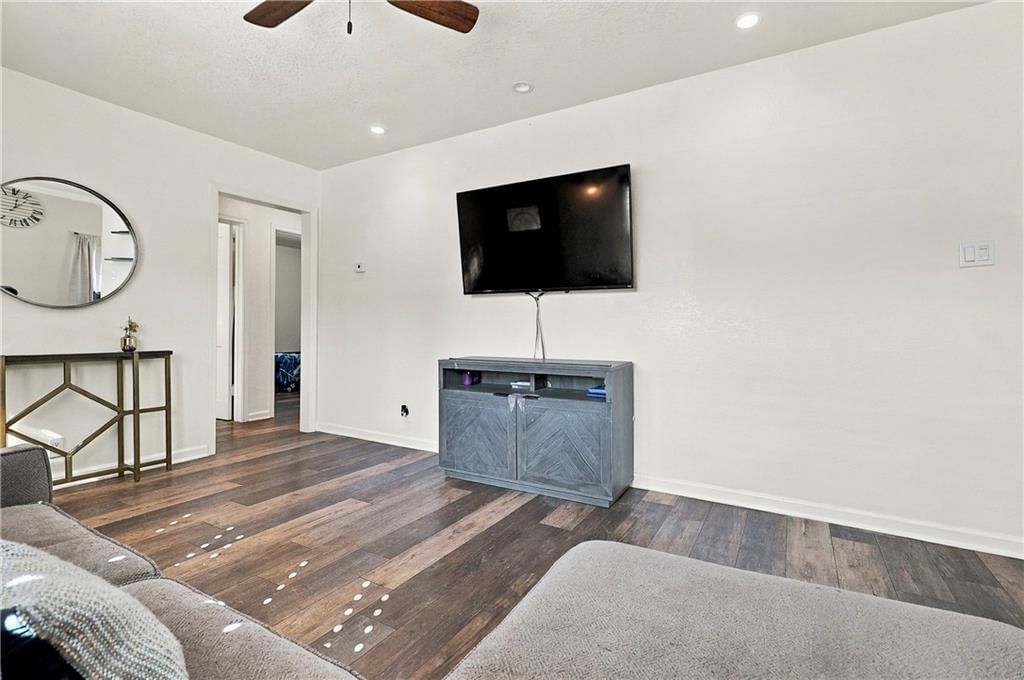 Photo 9 of 33 - 9604 E 69th Street, Raytown, MO 64133