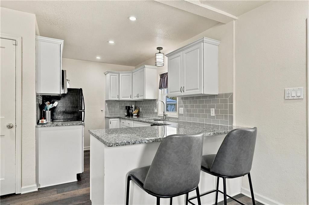 Photo 14 of 33 - 9604 E 69th Street, Raytown, MO 64133