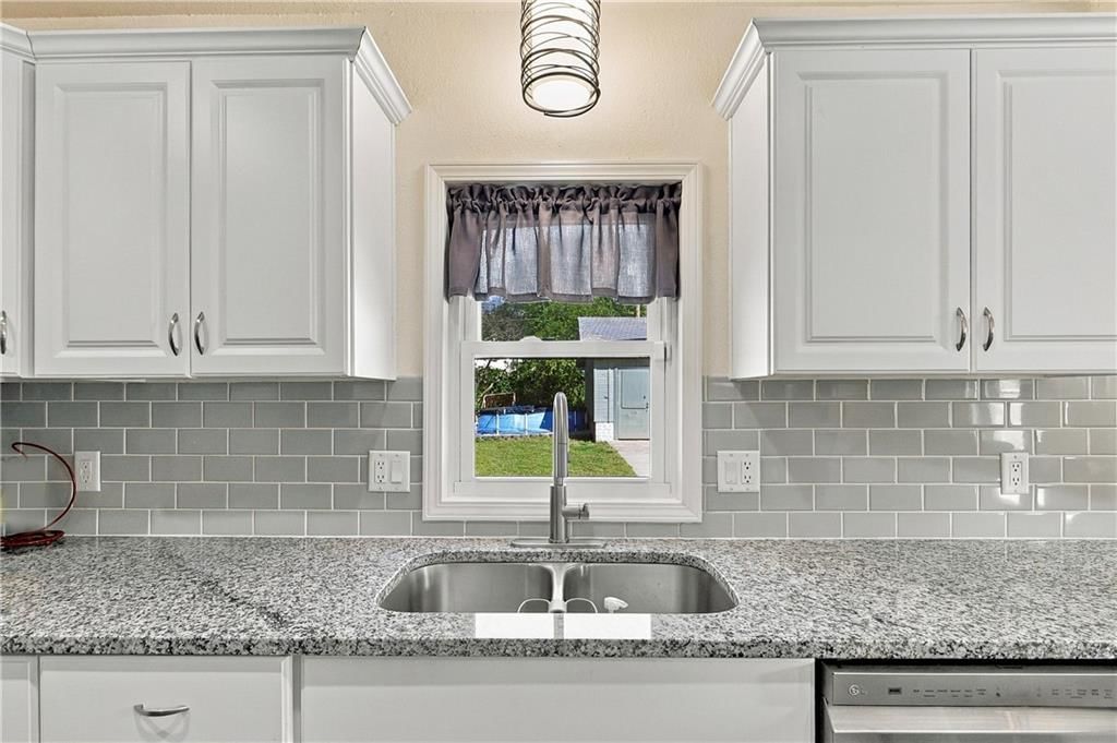 Photo 15 of 33 - 9604 E 69th Street, Raytown, MO 64133