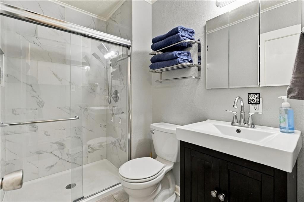 Photo 21 of 33 - 9604 E 69th Street, Raytown, MO 64133