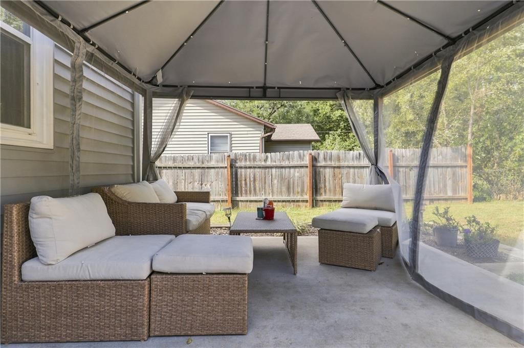 Photo 26 of 33 - 9604 E 69th Street, Raytown, MO 64133