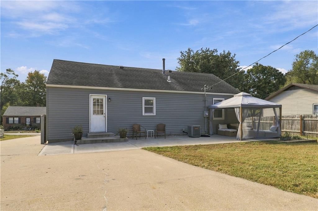 Photo 27 of 33 - 9604 E 69th Street, Raytown, MO 64133