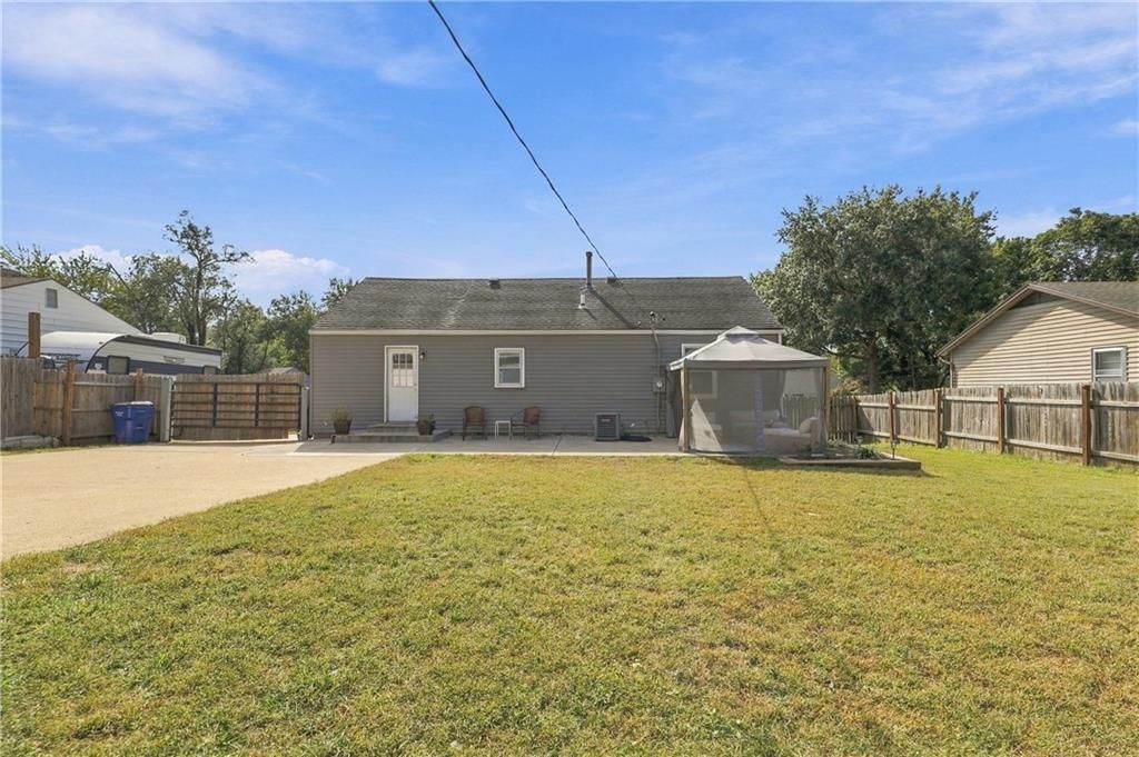 Photo 28 of 33 - 9604 E 69th Street, Raytown, MO 64133