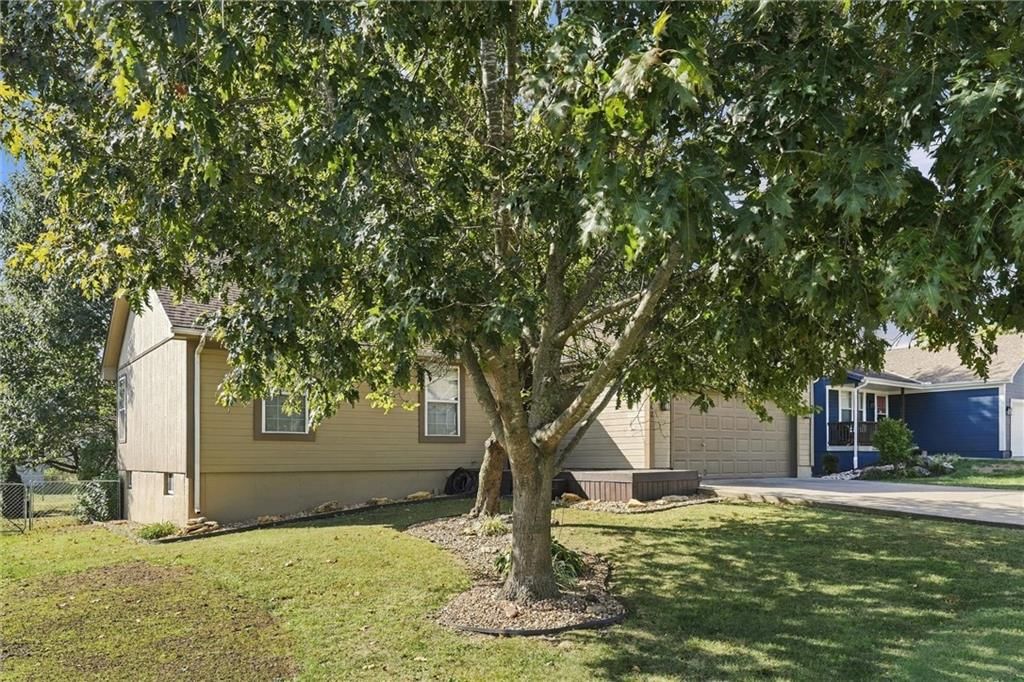 Photo 4 of 43 - 1302 Deena Street, Pleasant Hill, MO 64080