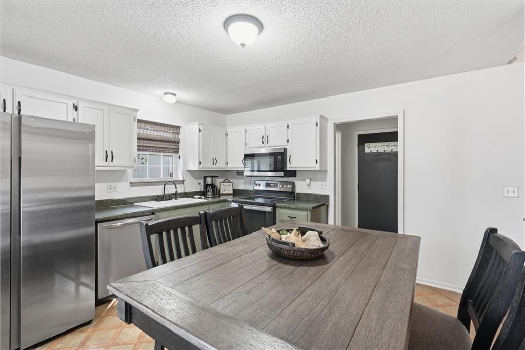 Photo 12 of 43 - 1302 Deena Street, Pleasant Hill, MO 64080