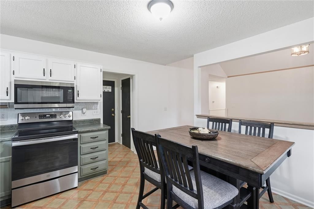 Photo 13 of 43 - 1302 Deena Street, Pleasant Hill, MO 64080
