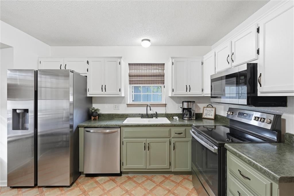 Photo 15 of 43 - 1302 Deena Street, Pleasant Hill, MO 64080